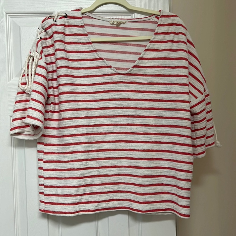 Jane and Delancey top soft terry-like cool sleeve with ties and split $12 L